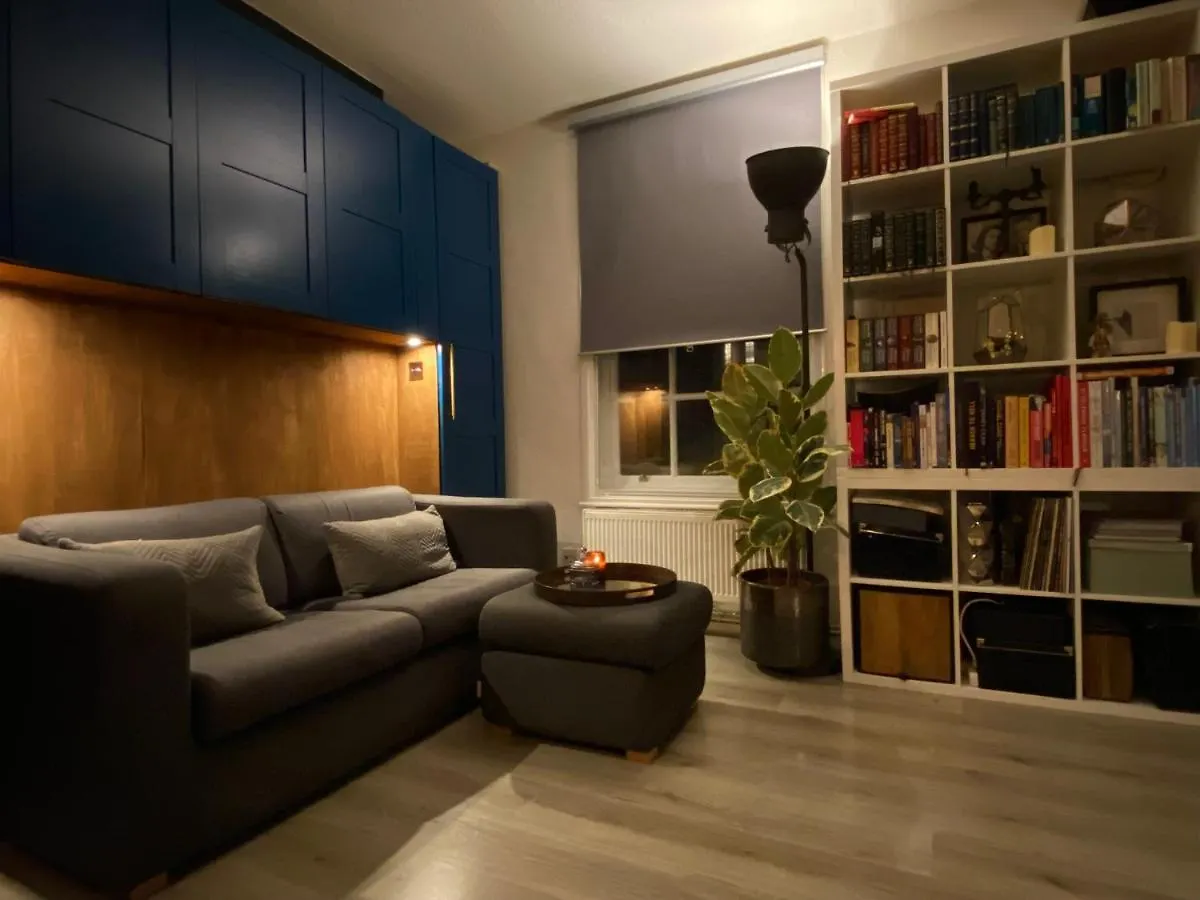 Centrally Located London Apartment contacts